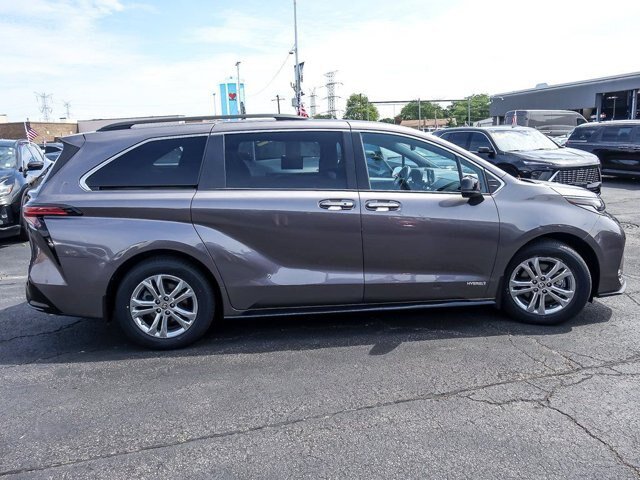 Used 2021 Toyota Sienna XSE w/ XSE Plus Package AWD/4WD image 11