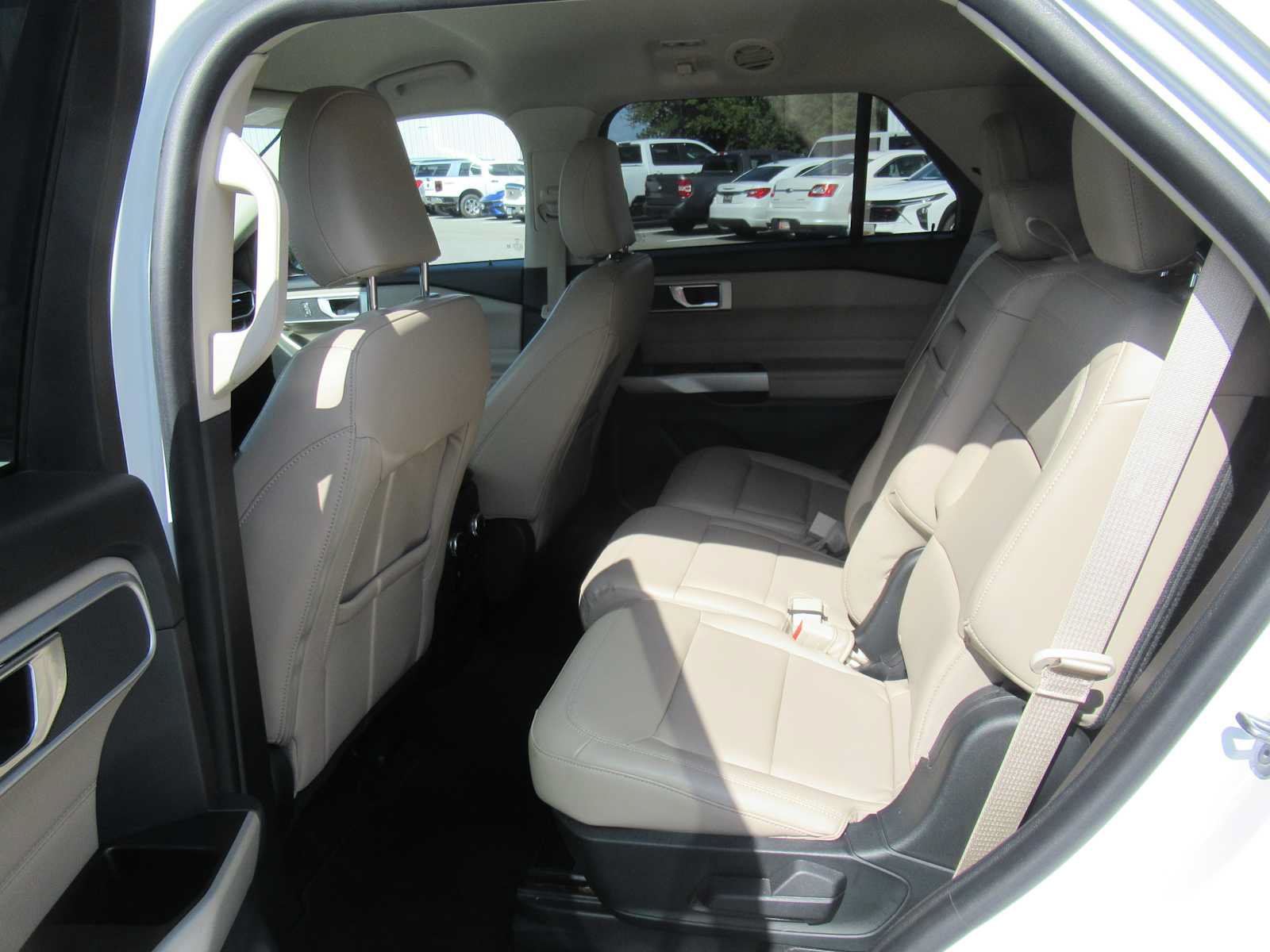 Certified 2021 Ford Explorer XLT w/ Equipment Group 202A RWD image 18