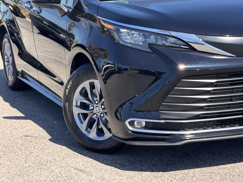 Used 2024 Toyota Sienna XLE image 4