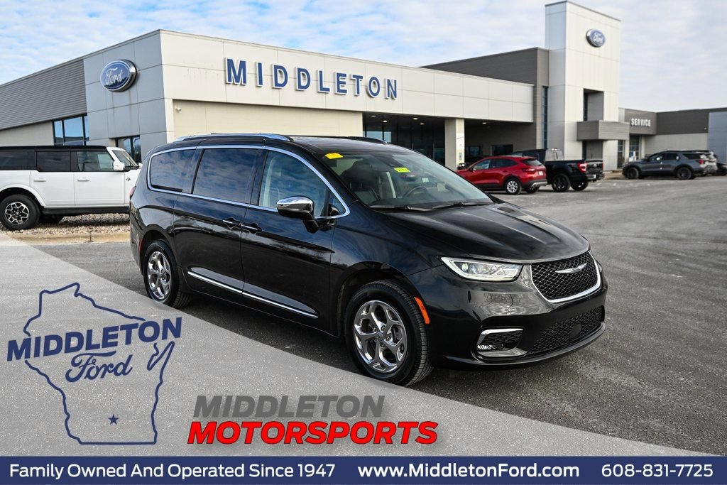 Used 2021 Chrysler Pacifica Limited w/ Uconnect Theater Family Group