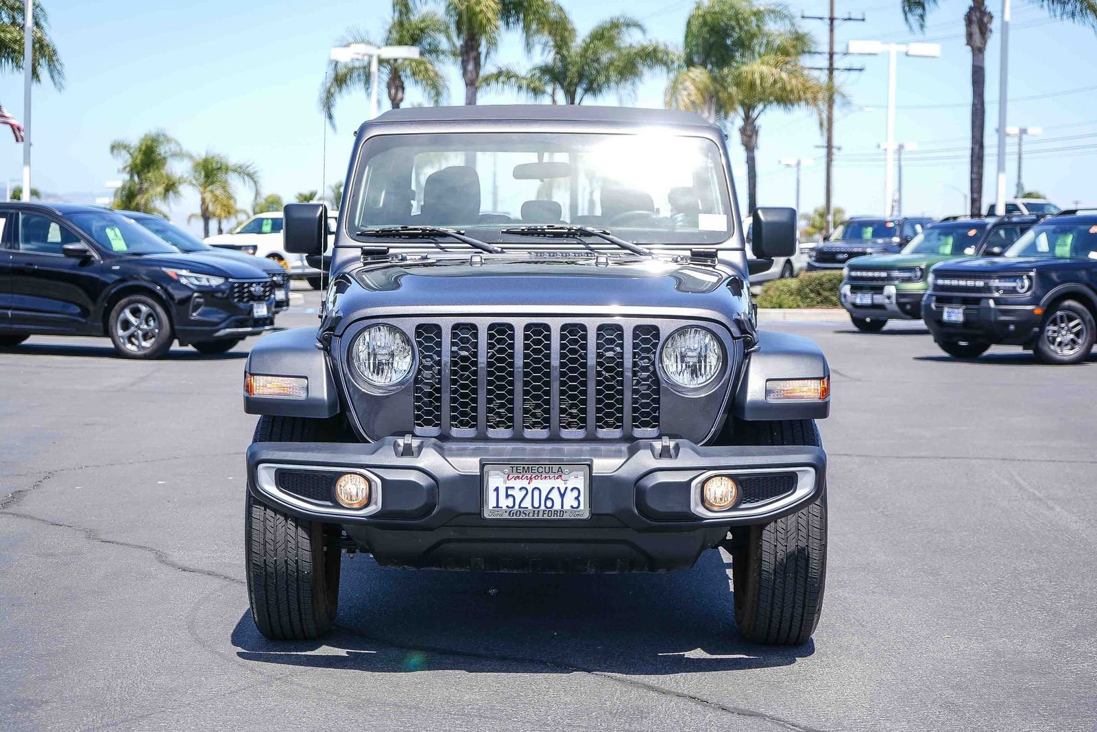 Used 2023 Jeep Gladiator Sport AWD/4WD image 2