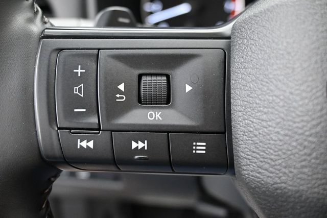Used 2025 Nissan Rogue SV FWD image 16