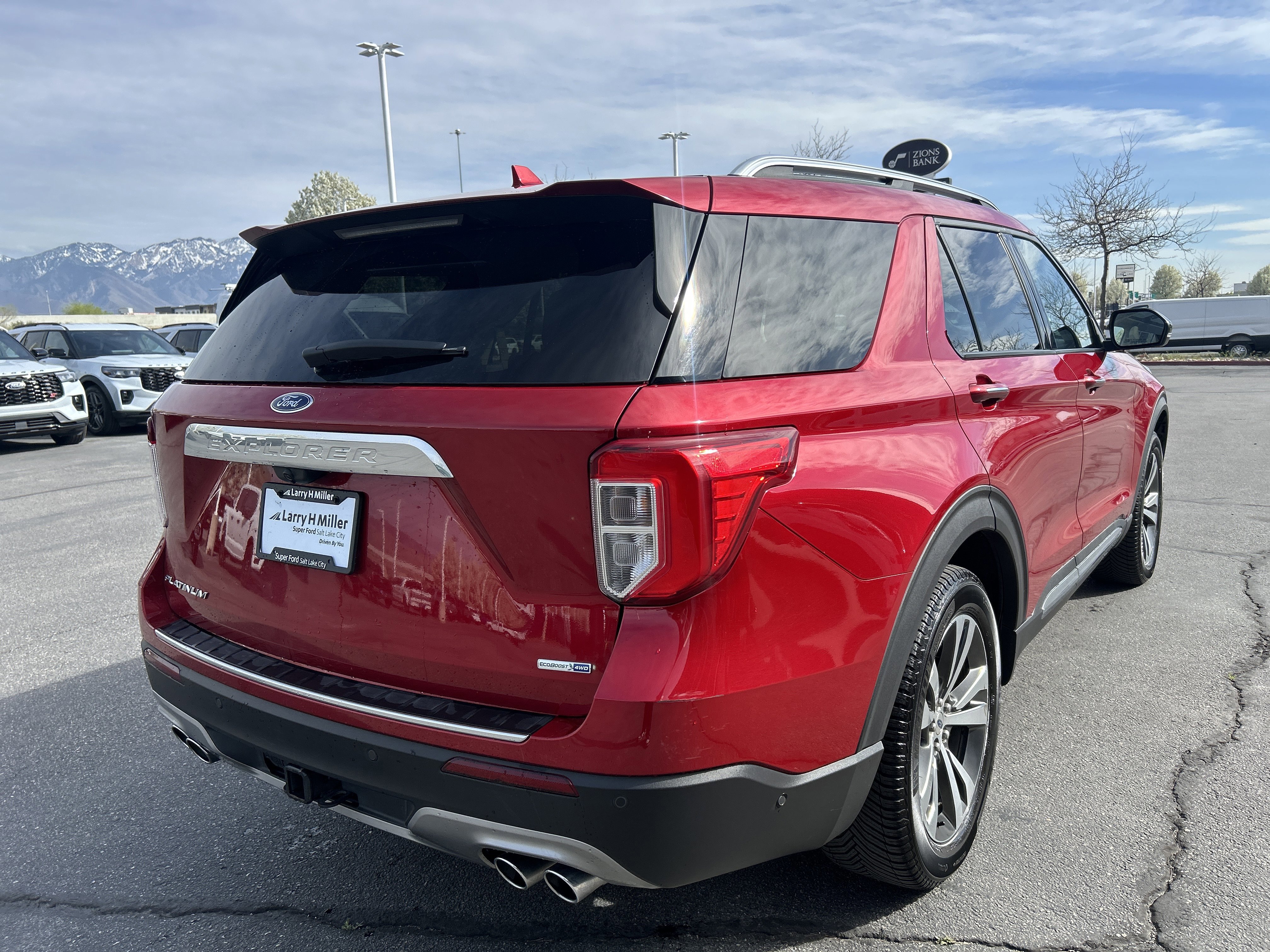 Certified 2020 Ford Explorer Platinum w/ Premium Technology Package image 5