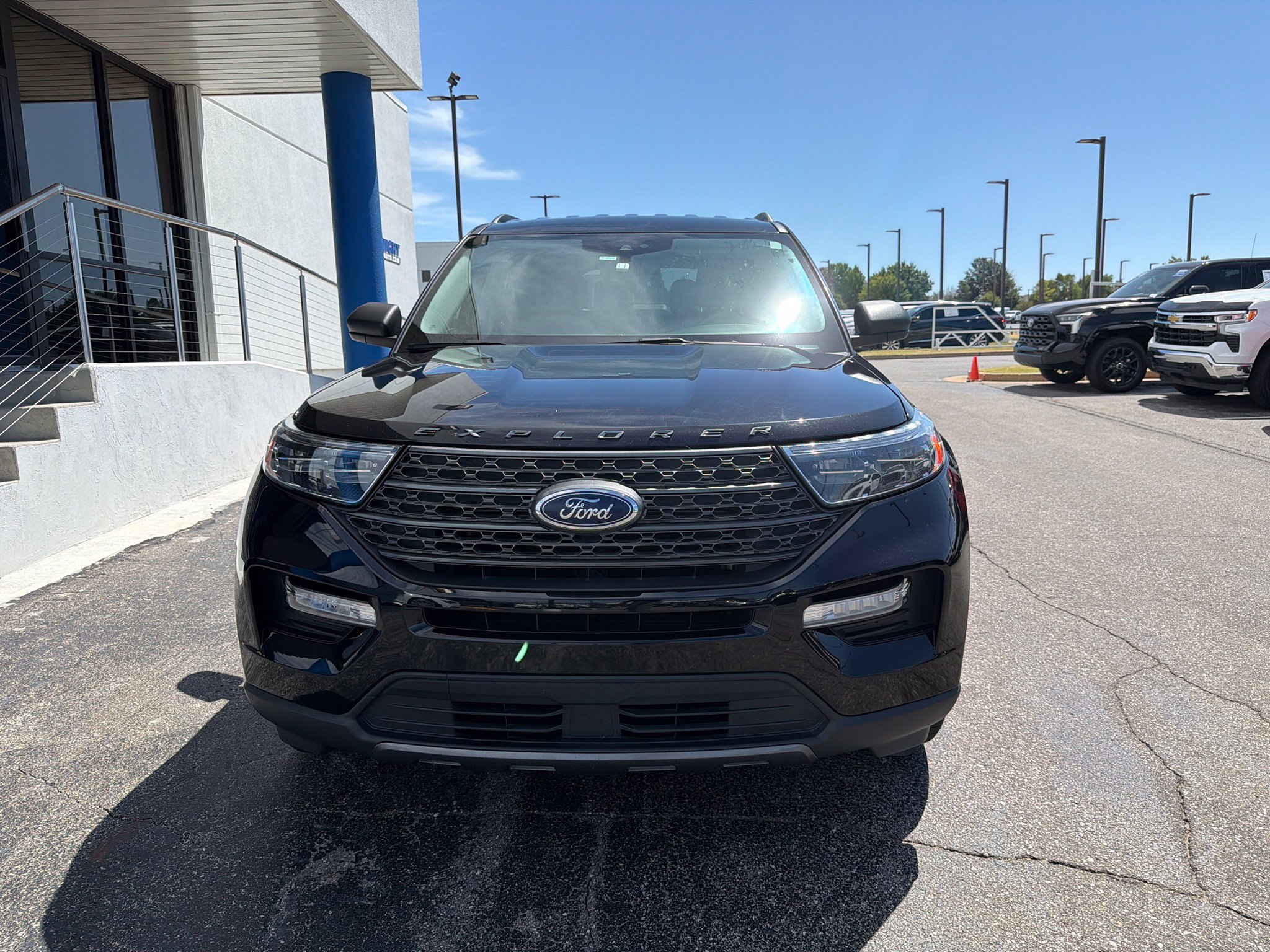 Certified 2021 Ford Explorer XLT w/ Equipment Group 202A AWD/4WD image 3