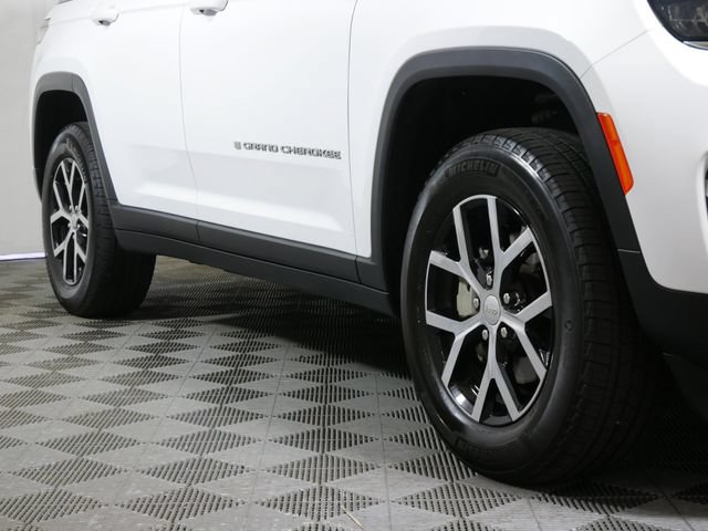 Used 2024 Jeep Grand Cherokee Limited w/ Trailer Tow Package AWD/4WD image 2