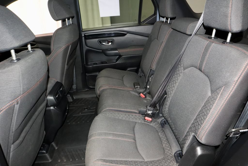 Used 2025 Honda Pilot Sport image 22