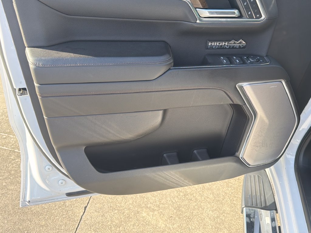 Used 2024 Chevrolet Silverado 1500 High Country w/ High Country Premium Package AWD/4WD image 16