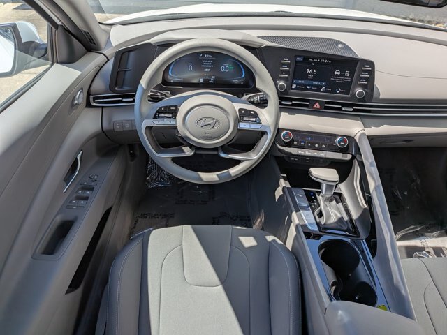 Used 2025 Hyundai Elantra Hybrid FWD image 30