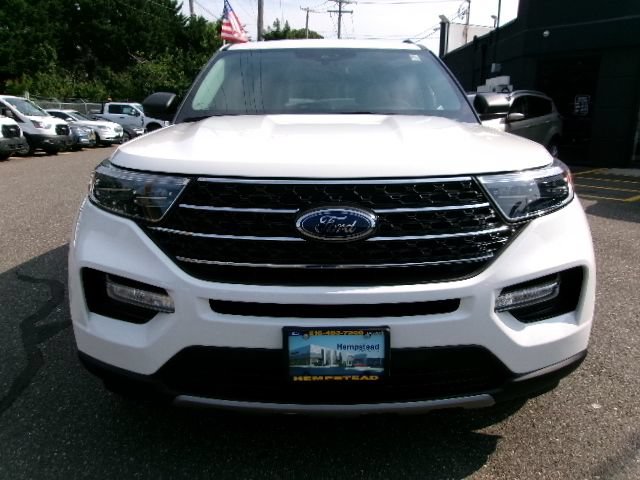 Certified 2023 Ford Explorer XLT w/ Equipment Group 202A AWD/4WD image 2