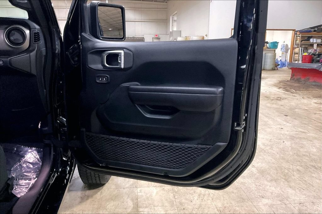 Used 2020 Jeep Wrangler Sport AWD/4WD image 22