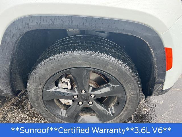 Used 2023 Jeep Grand Cherokee L Laredo image 24