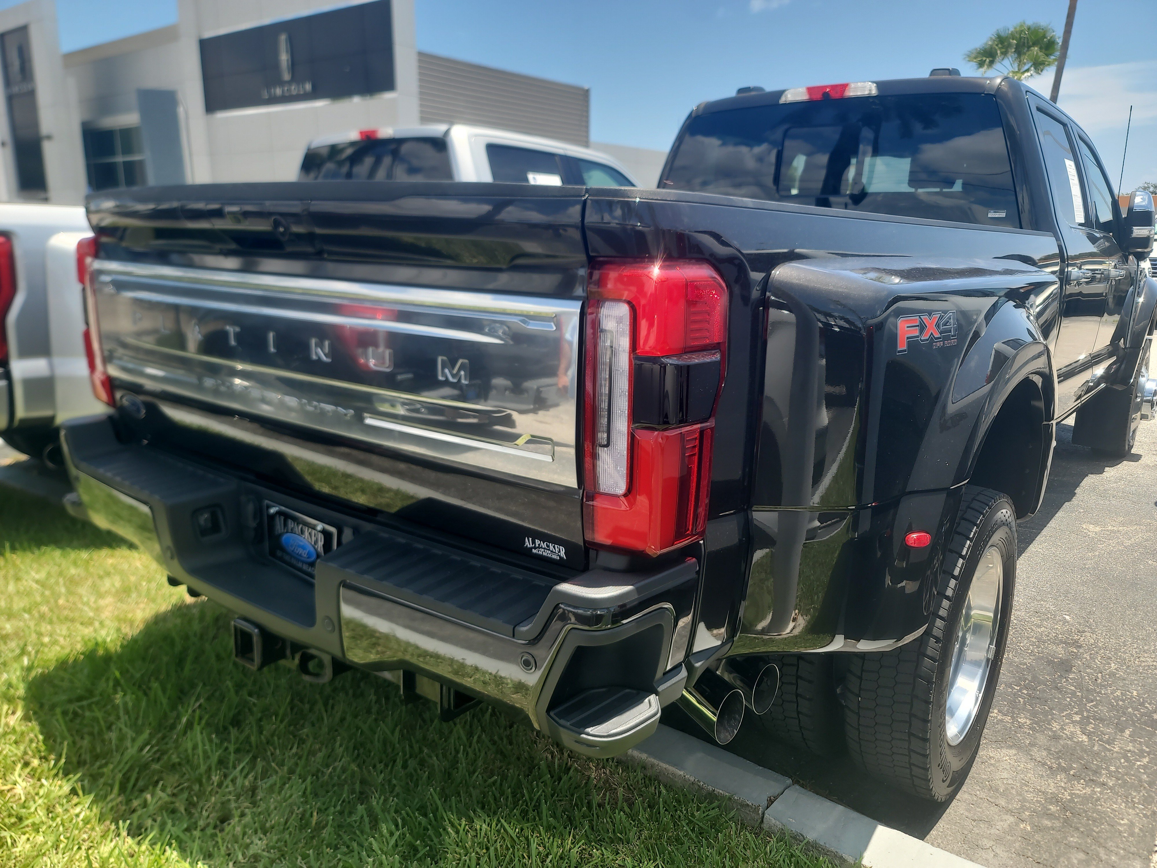 Certified 2025 Ford F450 Platinum w/ Platinum Plus Package AWD/4WD image 43