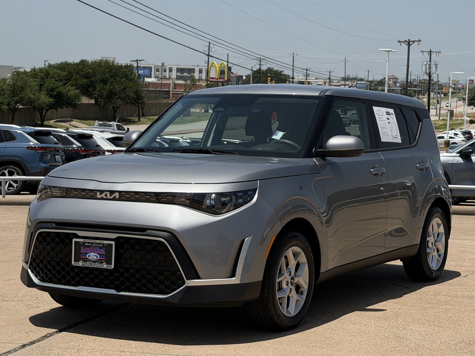 Used 2025 Kia Soul LX w/ LX Technology Package FWD image 8
