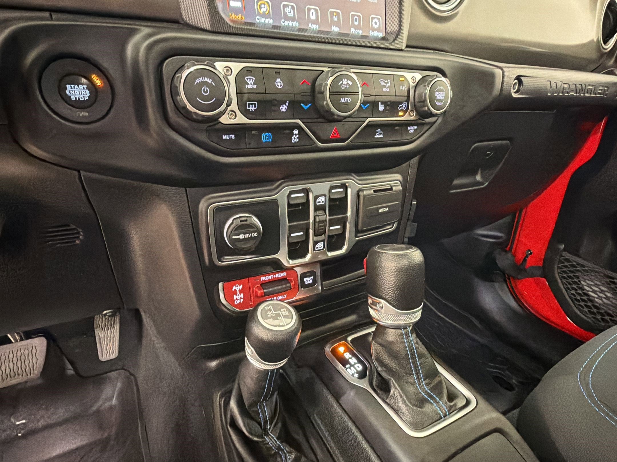 Used 2023 Jeep Wrangler Unlimited Rubicon 4xe w/ Cold Weather Group AWD/4WD image 17