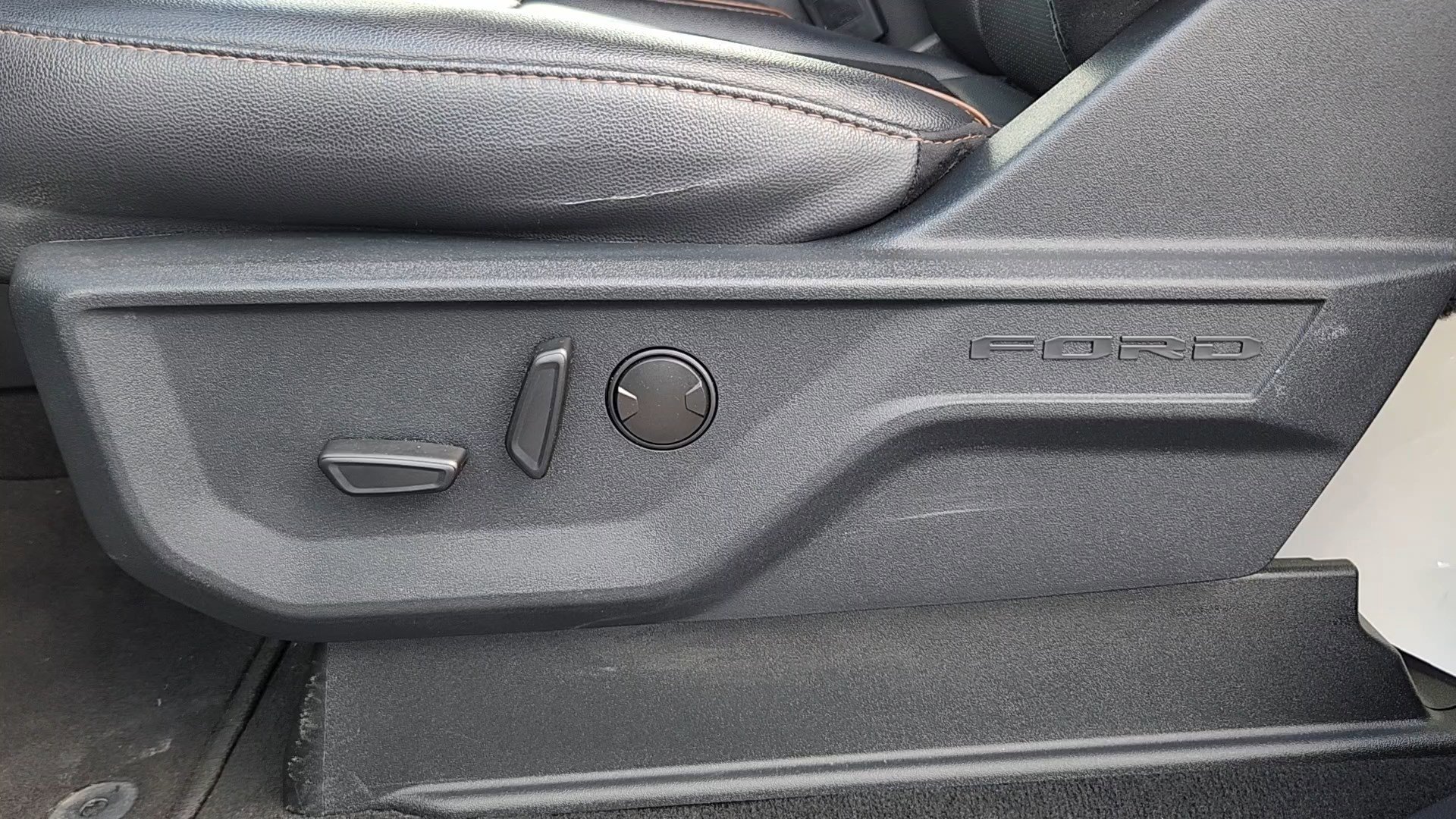 Certified 2025 Ford F250 Lariat image 9