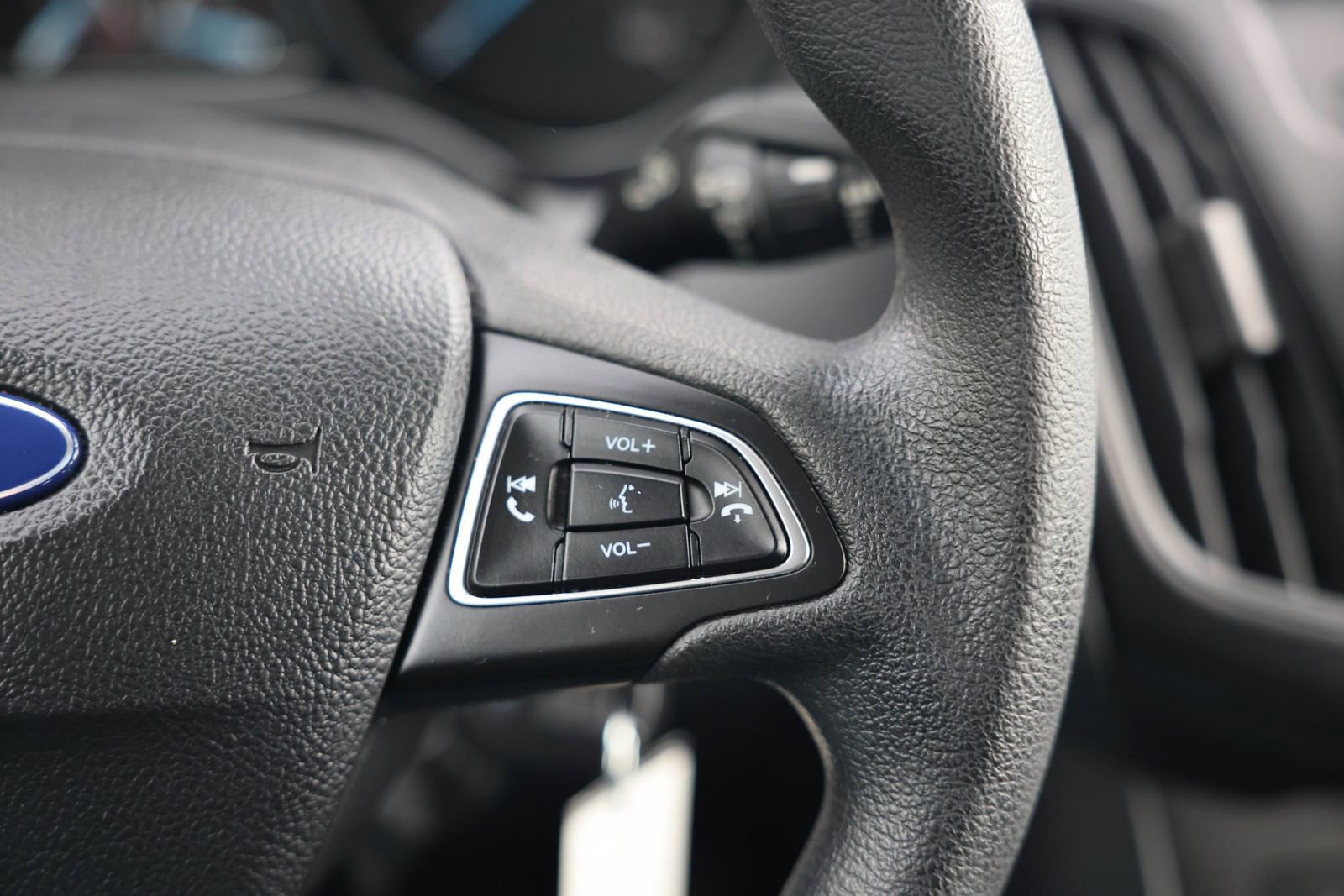 Certified 2017 Ford Focus SE FWD image 17