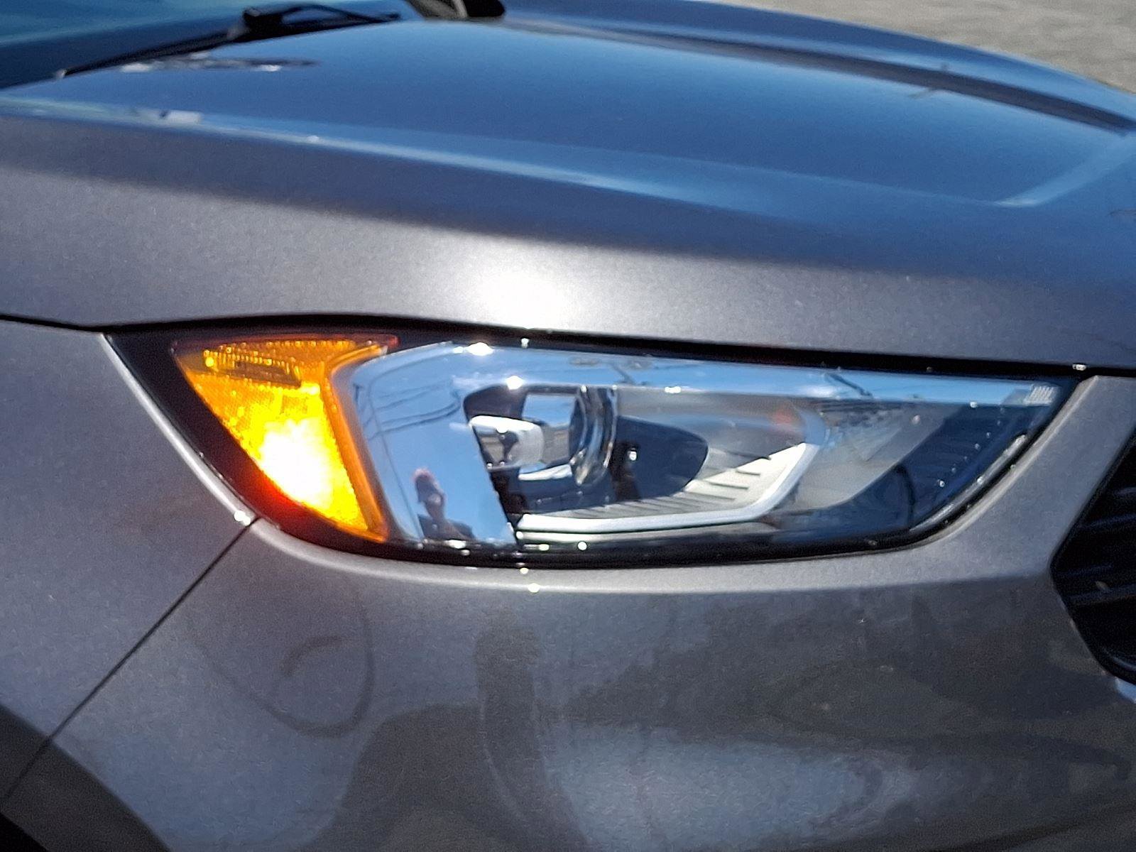 Certified 2022 Ford Edge SE w/ Black Appearance Package AWD/4WD image 9