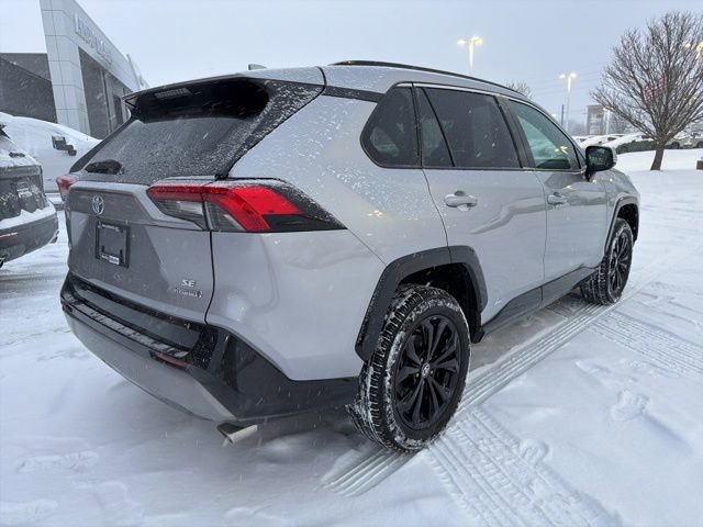 Used 2022 Toyota RAV4 SE image 5