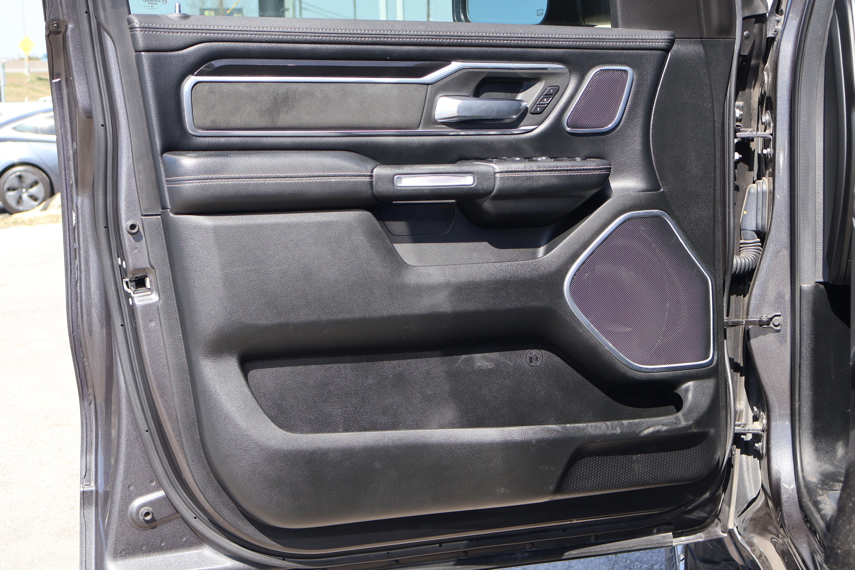 Used 2019 RAM 1500 Laramie image 12