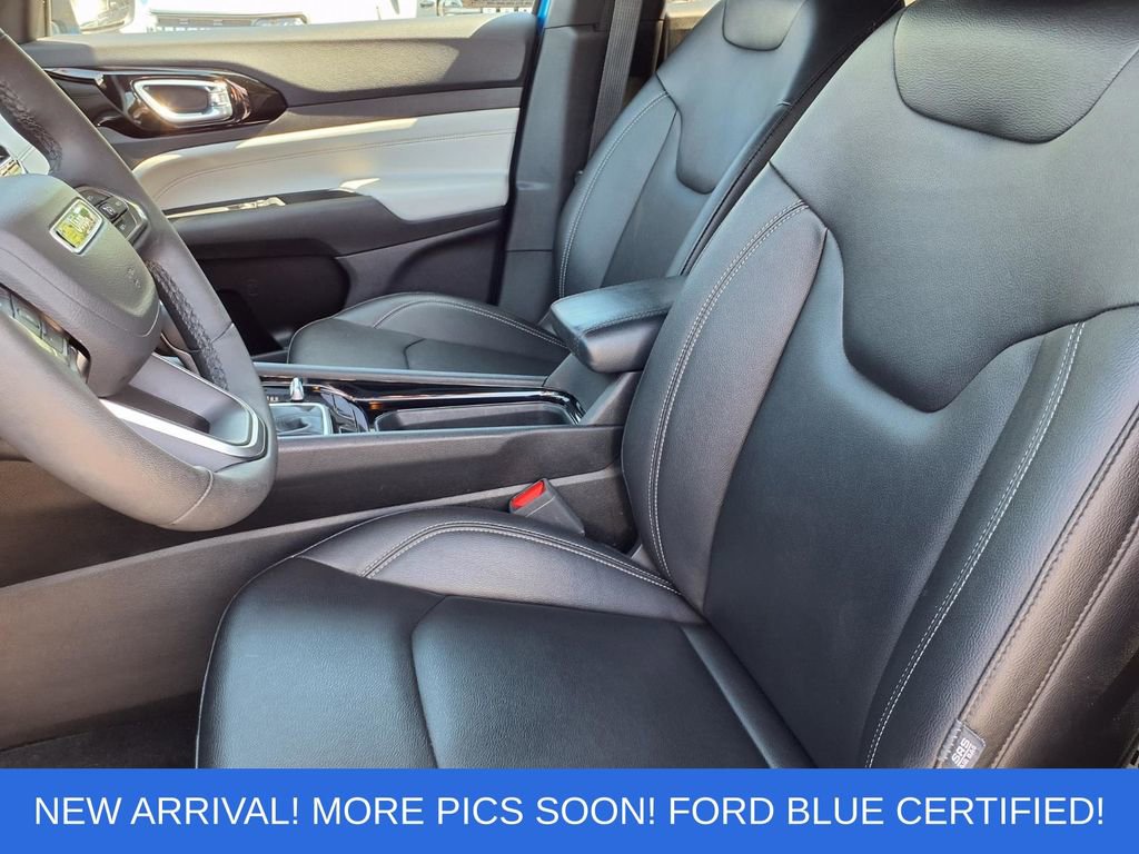 Used 2025 Jeep Compass Limited AWD/4WD image 3