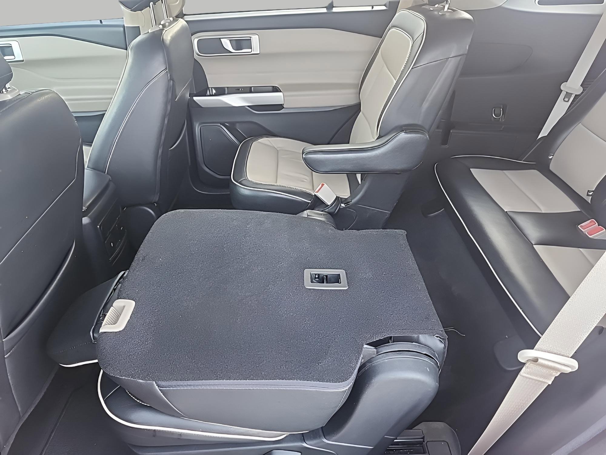 Certified 2022 Ford Explorer XLT image 17