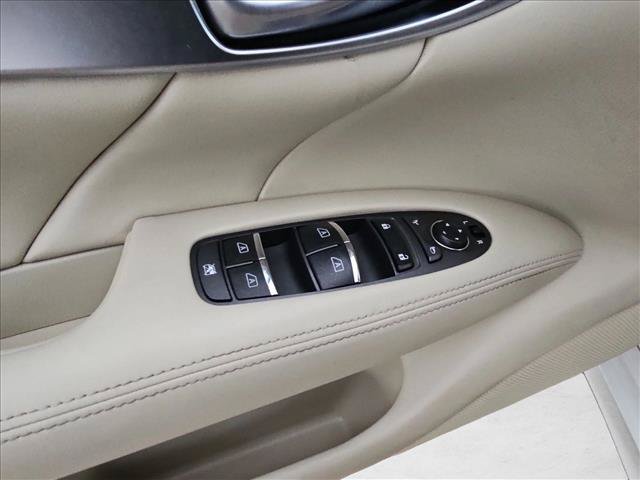 Used 2019 INFINITI Q70 Luxe AWD/4WD image 20