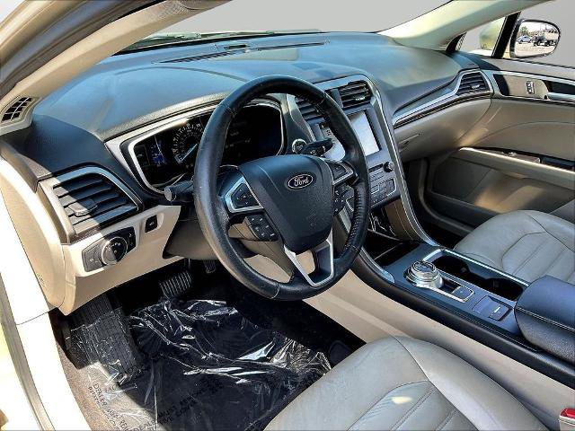 Certified 2017 Ford Fusion SE w/ Fusion SE Technology Package FWD image 17