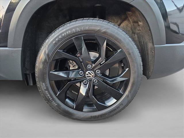 Used 2023 Volkswagen Taos SE w/ Black Wheel Package FWD image 23
