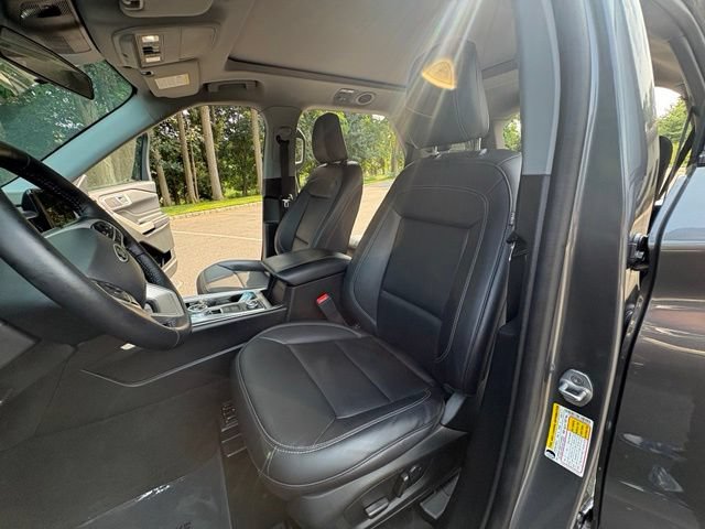 Certified 2022 Ford Explorer XLT w/ Equipment Group 202A AWD/4WD image 25