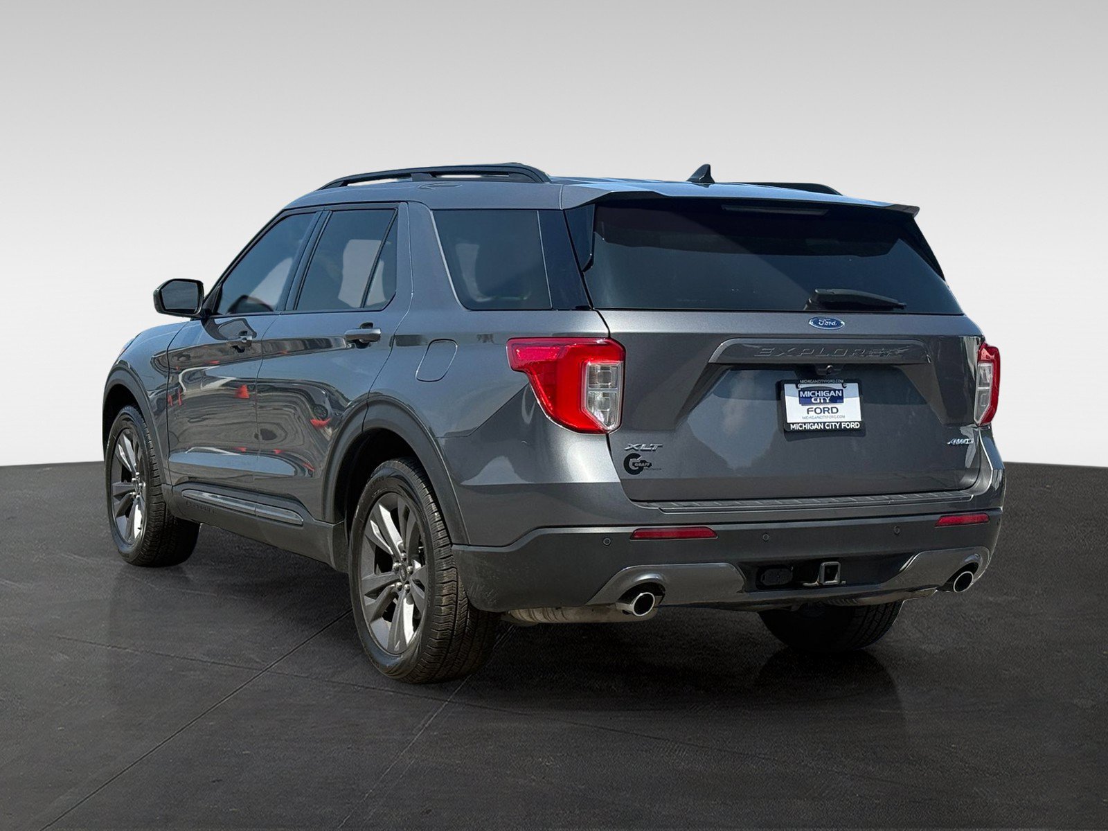 Certified 2022 Ford Explorer XLT w/ Equipment Group 202A AWD/4WD image 7