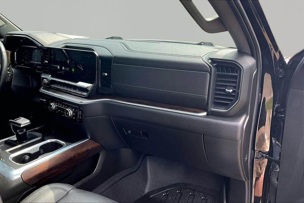 Used 2022 GMC Sierra 1500 SLT w/ SLT Premium Plus Package AWD/4WD image 17