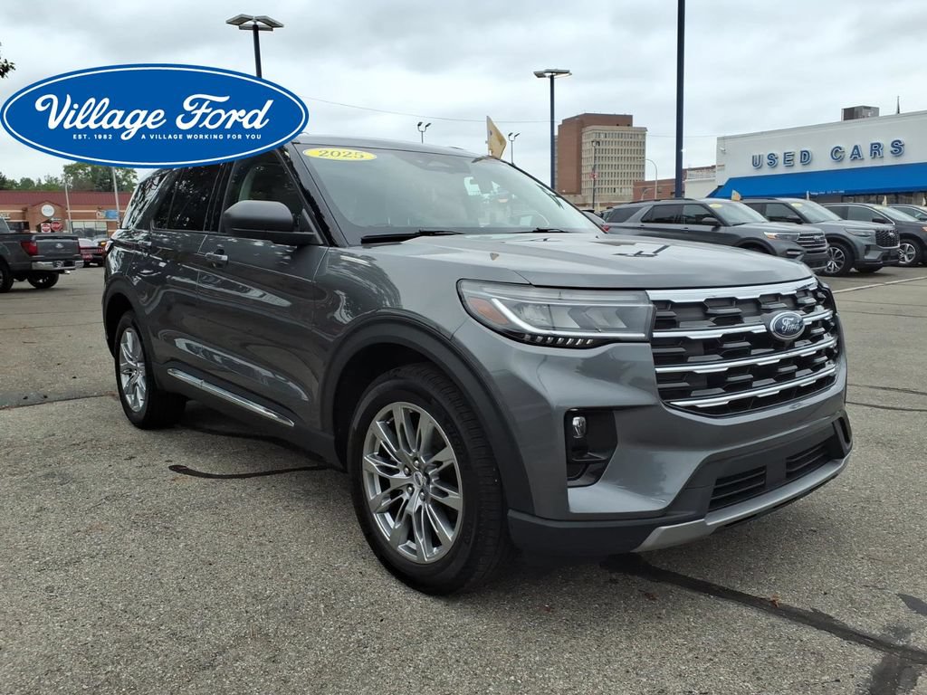 Certified 2025 Ford Explorer Active w/ Active Comfort Package AWD/4WD image 4