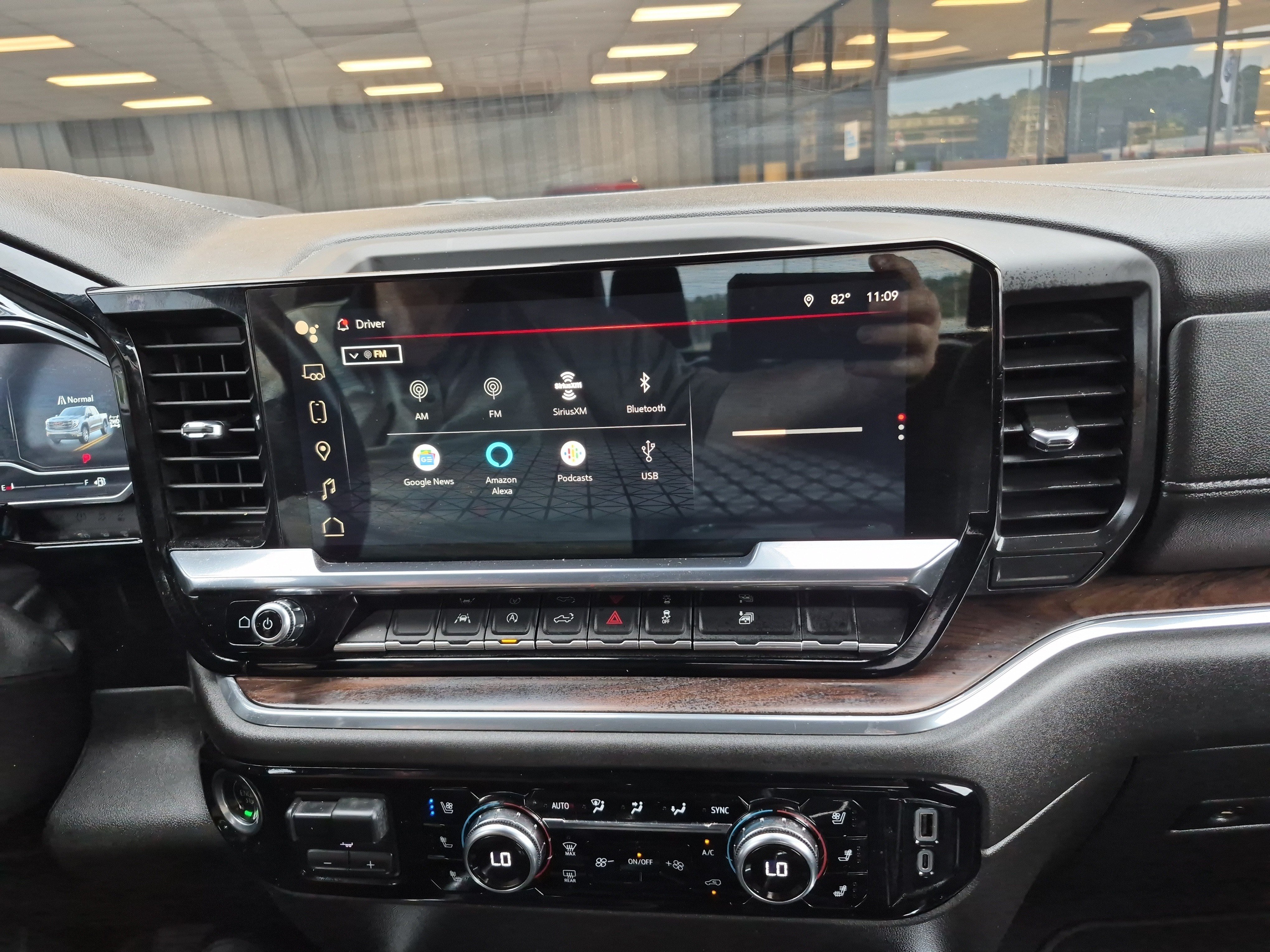 Used 2023 GMC Sierra 1500 SLT w/ SLT Convenience Package AWD/4WD image 41