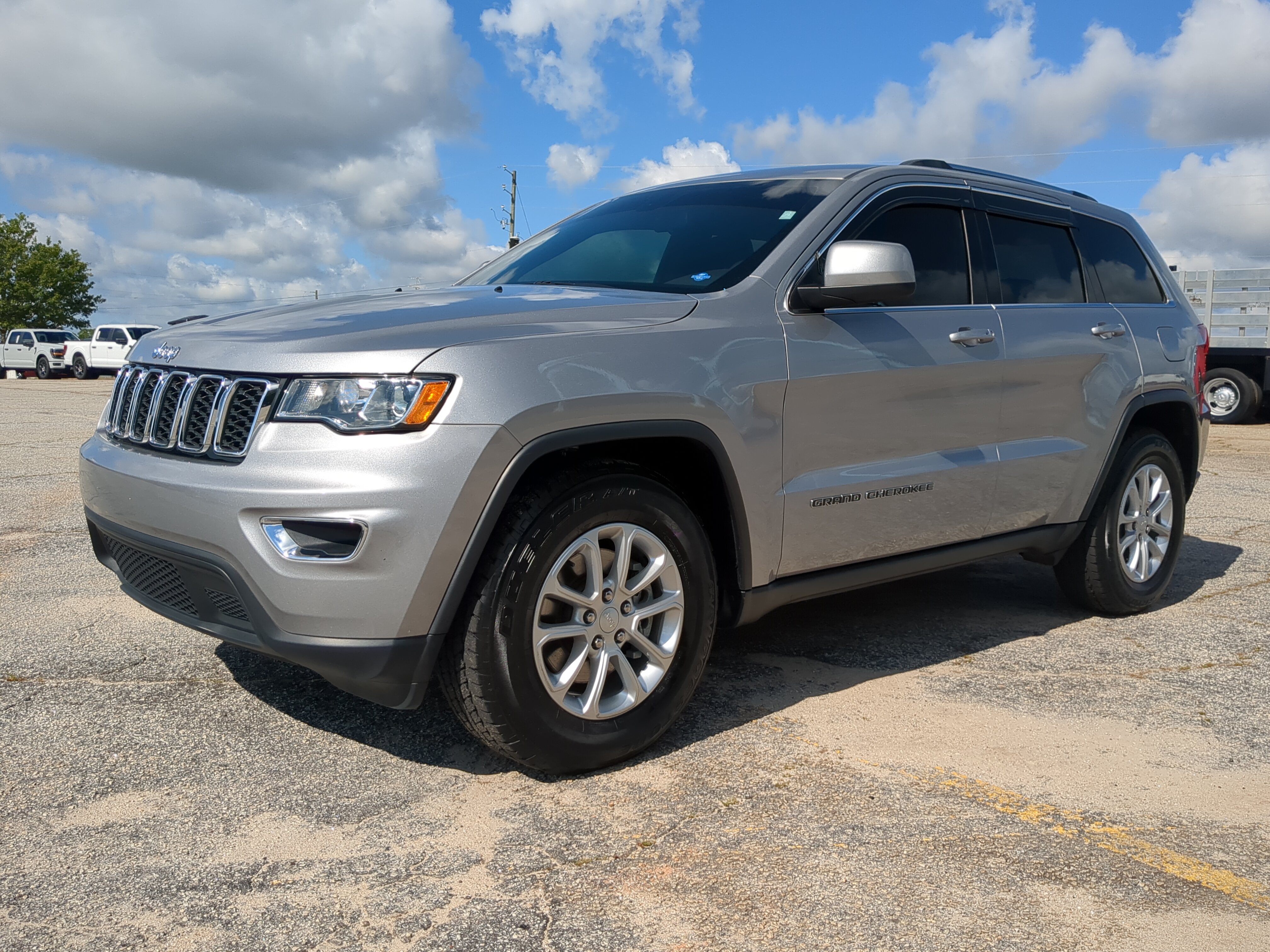 Used 2021 Jeep Grand Cherokee Laredo RWD image 6