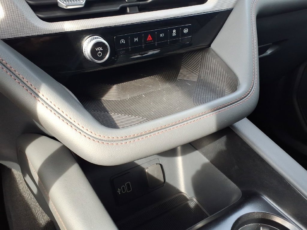 Certified 2026 Ford Explorer Active AWD/4WD image 13