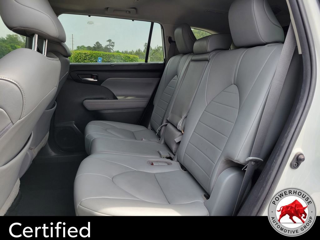 Used 2020 Toyota Highlander XLE FWD image 17