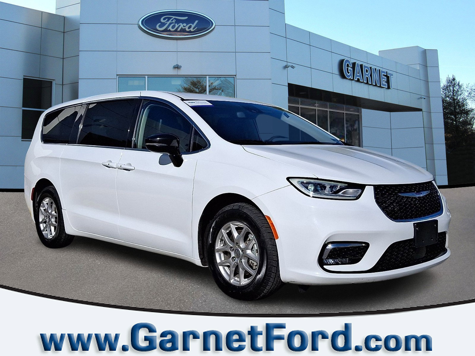 Used 2024 Chrysler Pacifica Touring-L