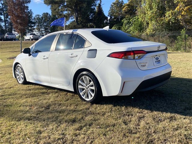 Used 2023 Toyota Corolla LE w/ LE Convenience Package image 3