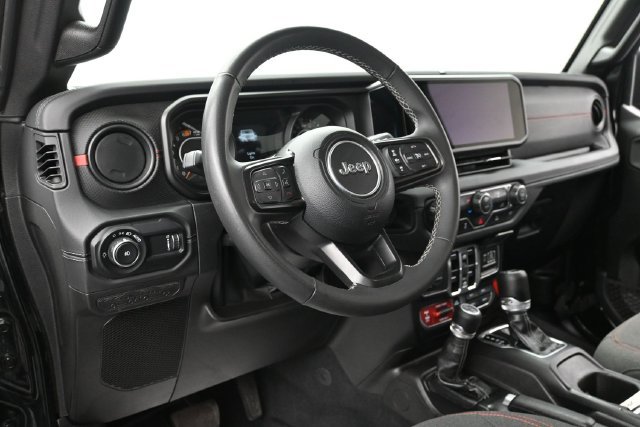 Used 2025 Jeep Wrangler Unlimited Rubicon AWD/4WD image 15