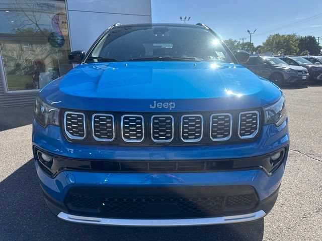 Used 2025 Jeep Compass Limited AWD/4WD image 3