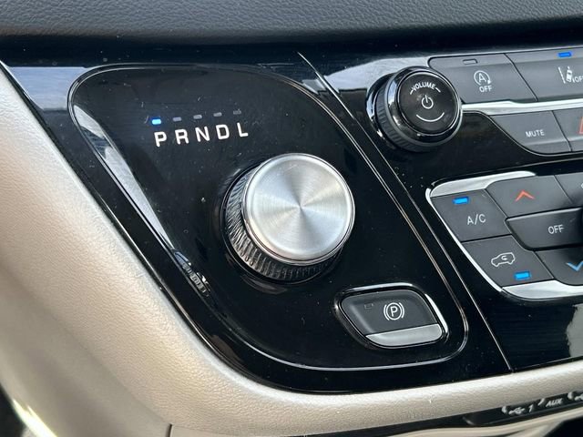 Used 2022 Chrysler Pacifica Touring-L FWD image 41