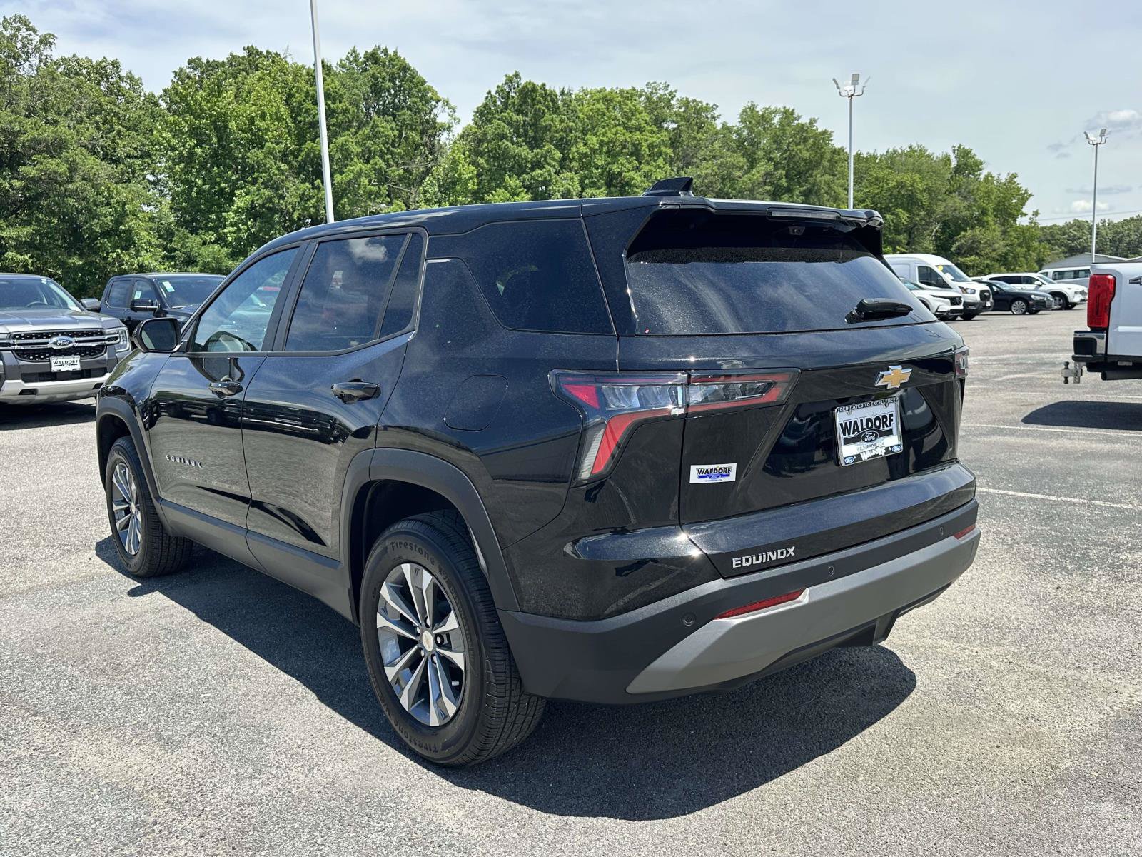 Used 2026 Chevrolet Equinox LT w/ Safety and Technology Package FWD image 4