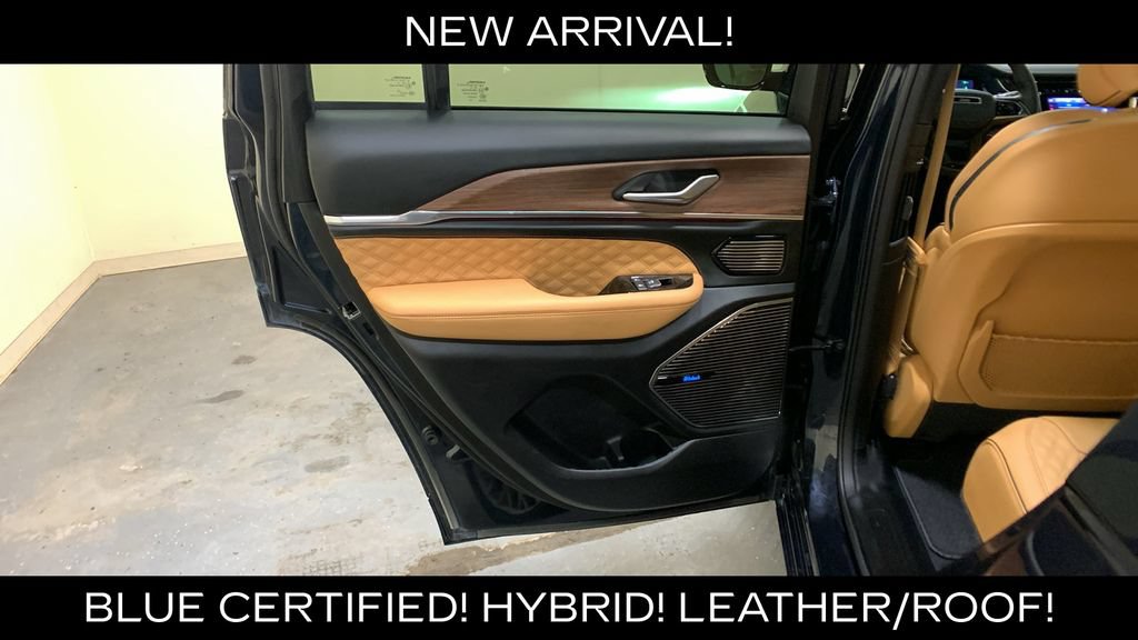 Used 2022 Jeep Grand Cherokee Summit AWD/4WD image 27