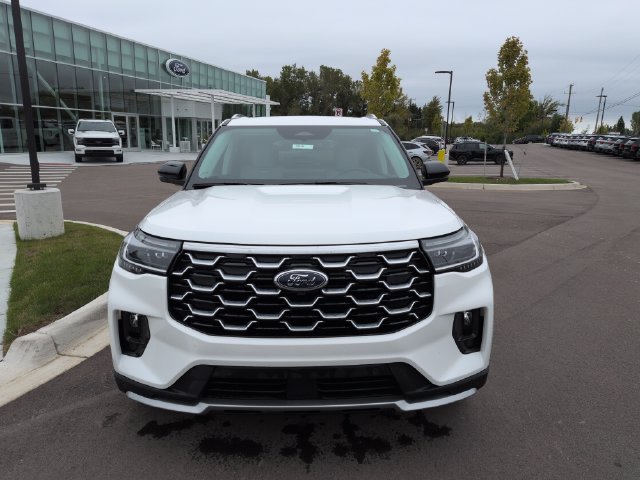 Certified 2025 Ford Explorer Platinum w/ Ultimate Package AWD/4WD image 8