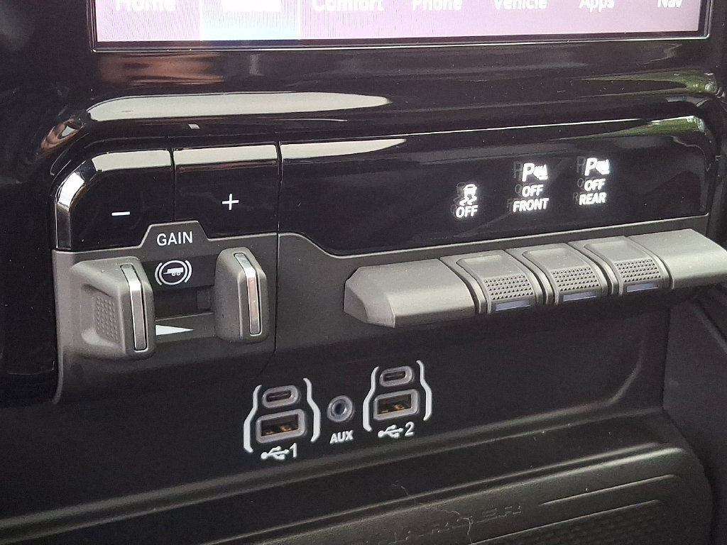 Used 2025 RAM 1500 Laramie w/ Sport Appearance Package AWD/4WD image 27