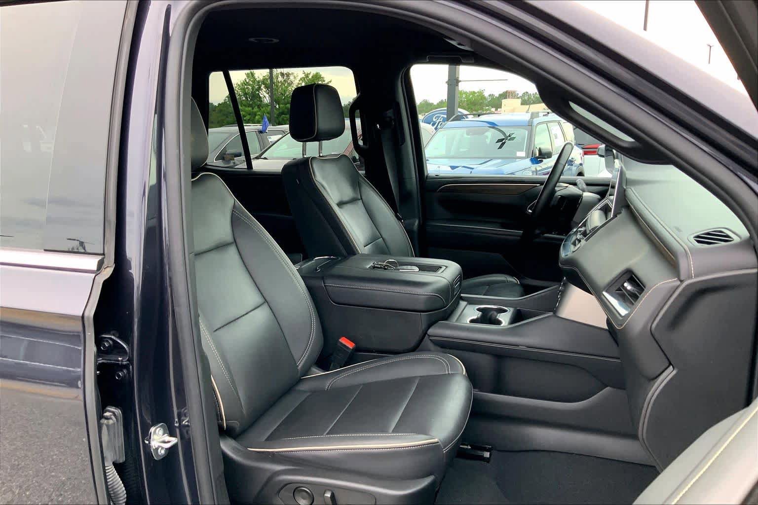 Used 2024 Chevrolet Tahoe Premier RWD image 9