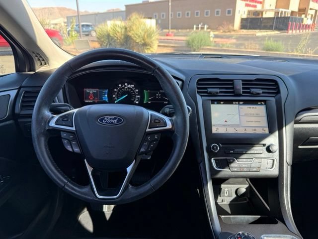 Certified 2018 Ford Fusion SE w/ Equipment Group 201A FWD image 16