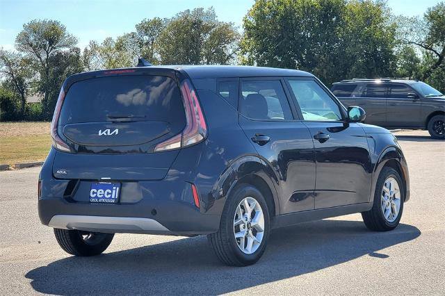 Used 2023 Kia Soul LX w/ LX Technology Package image 3