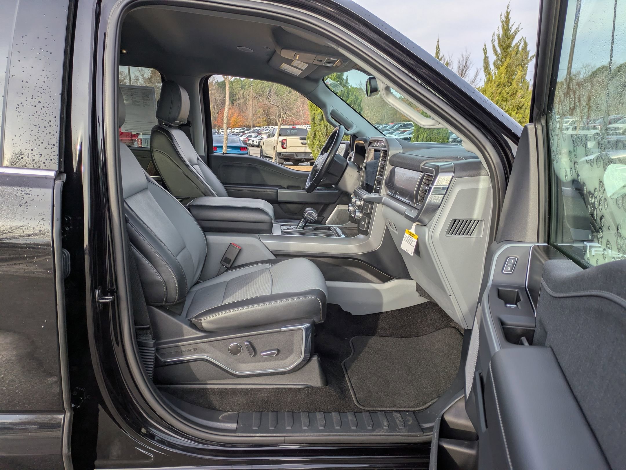 Certified 2022 Ford F150 Lariat w/ Equipment Group 502A High image 43