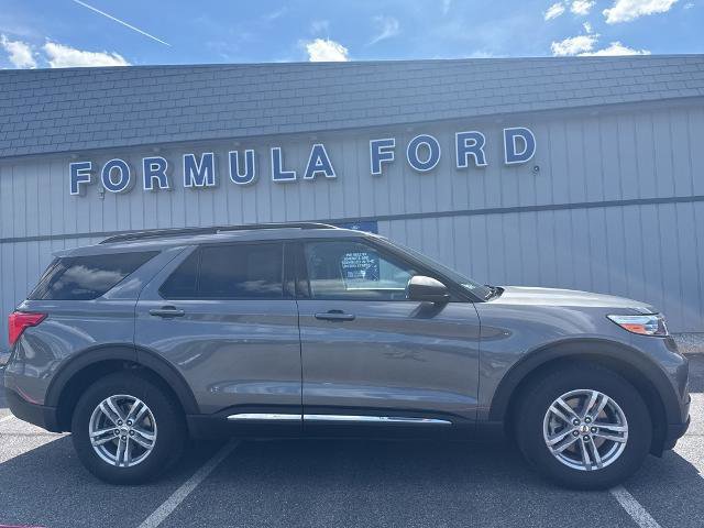 Certified 2022 Ford Explorer XLT w/ Equipment Group 202A image 2